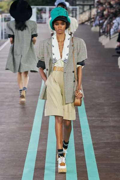 Look 2